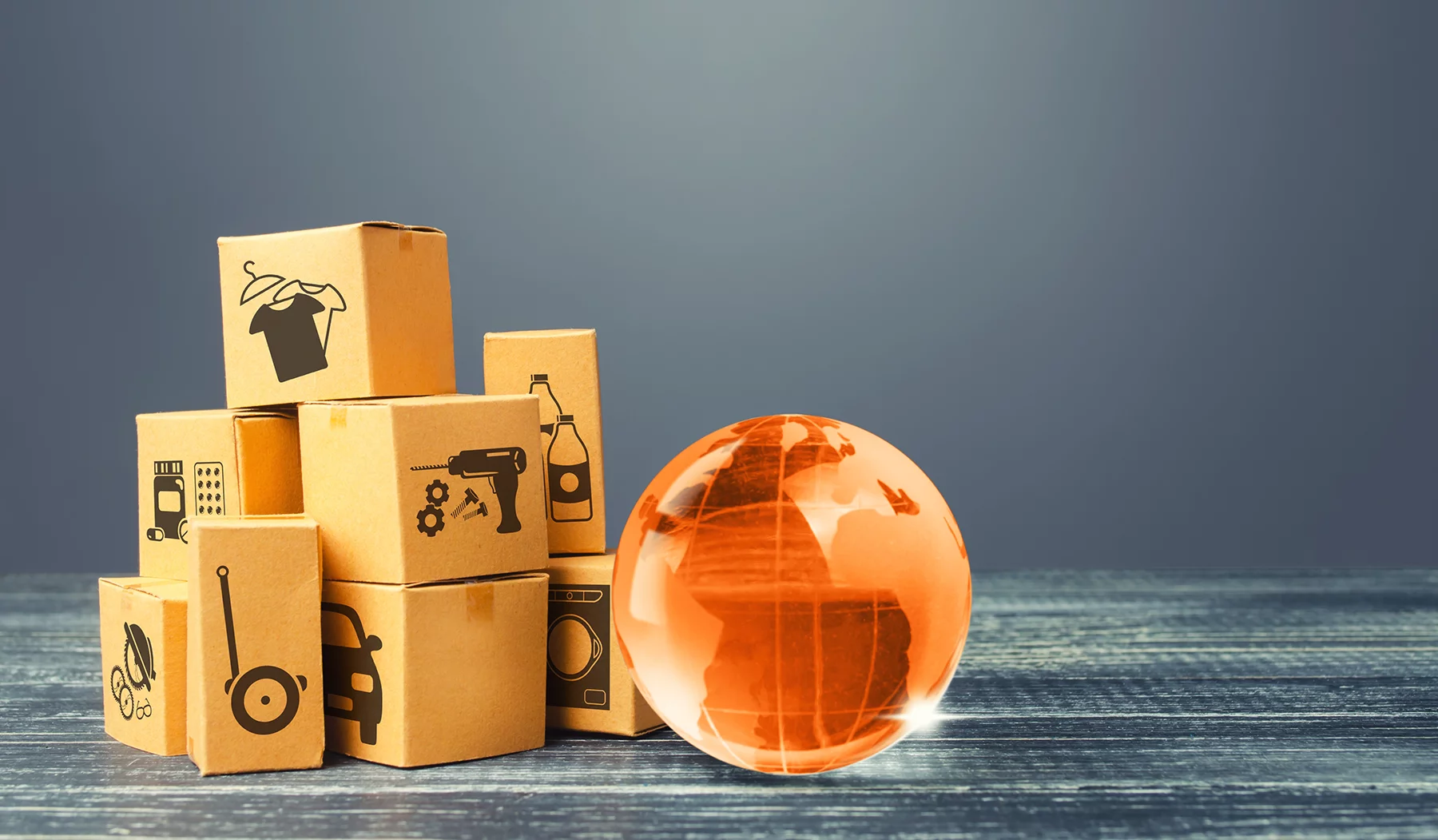 MATCARGO custodia y entrega mercancías de gran cantidad de sectores especializados imágen con multitud de cajas para describir la variedad de sectores a los que presta servicio.